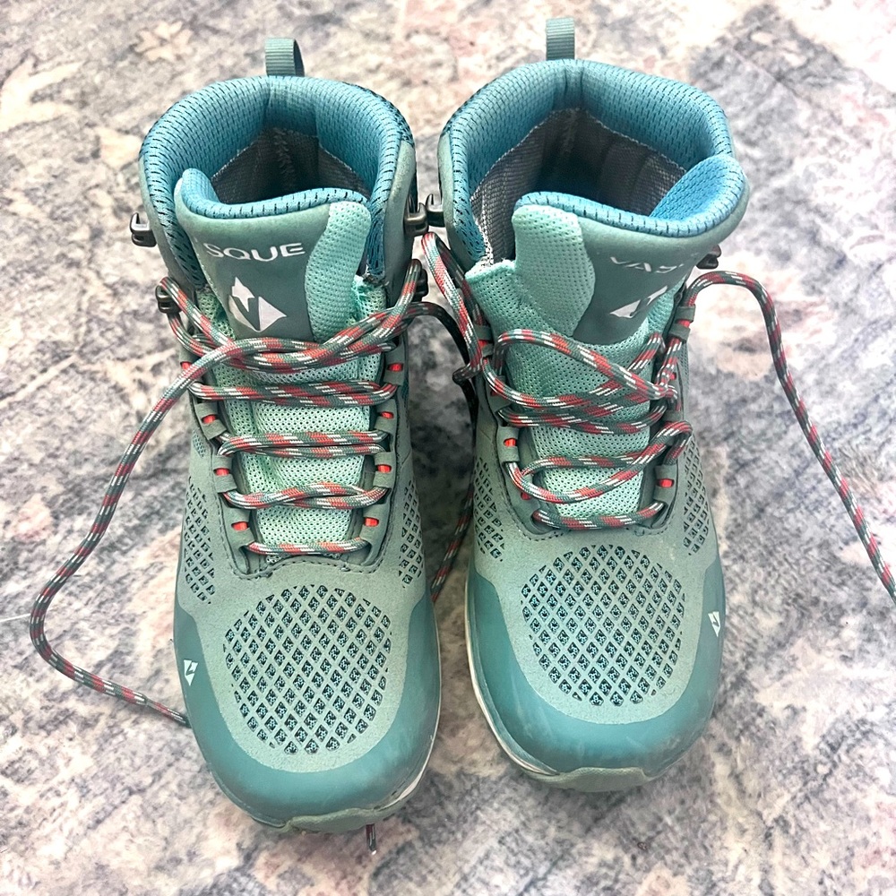 Barely used Hiking Shoes!!